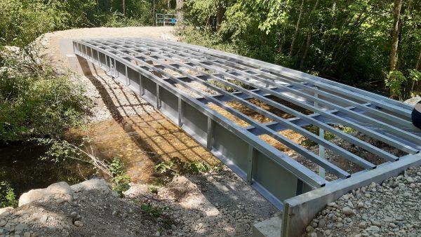 Structure acier entre 2 guiers 13,75 x 3 m